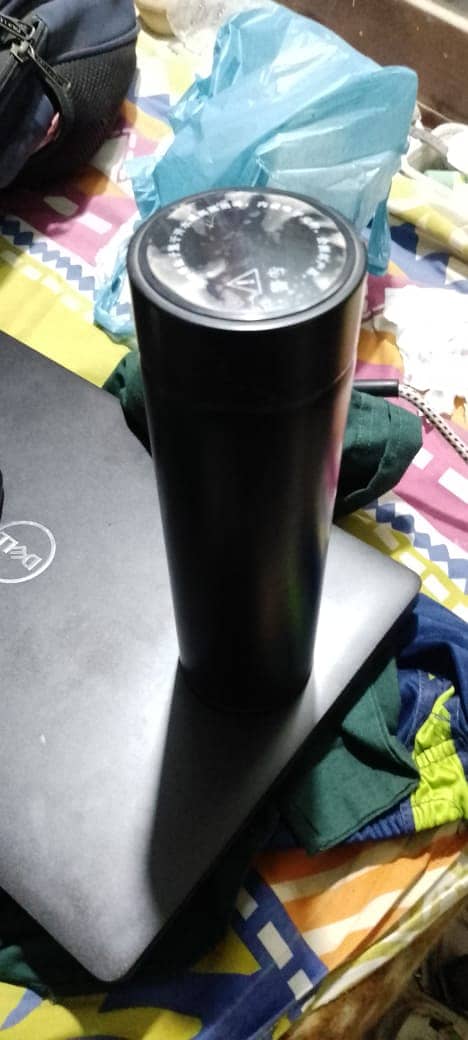 Temperature Display Vacuum Insulated Water Bottle 1