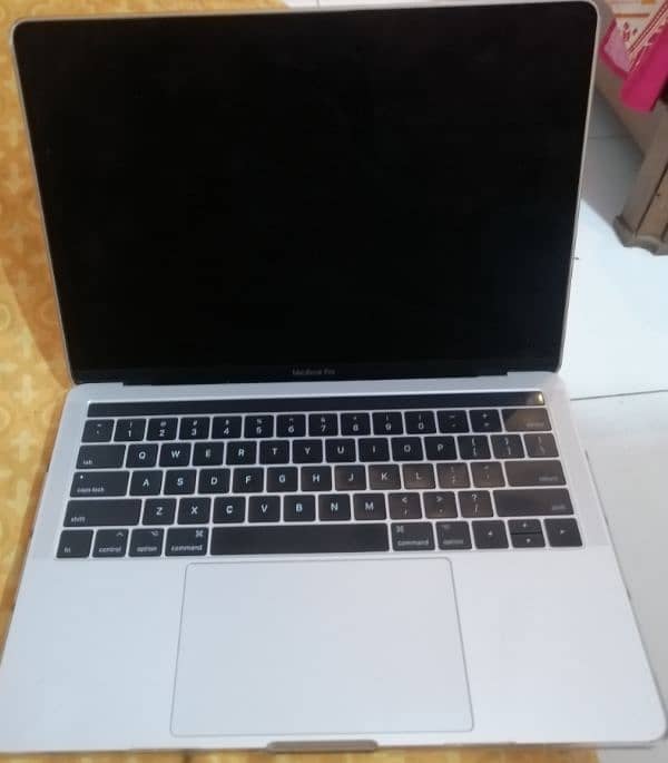 Mac Book Pro 13inches 2017 touchbar 3