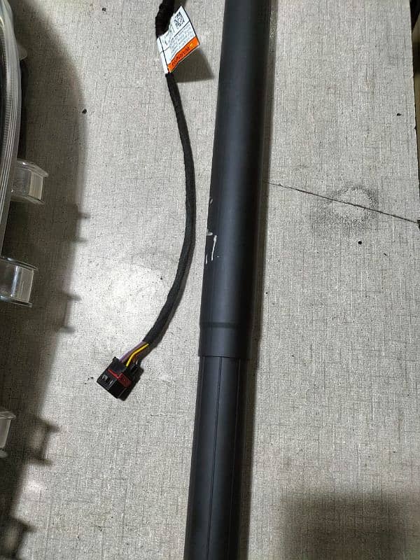 Hyundai Tucson 2022 to 2023 model trunk shocks available 5