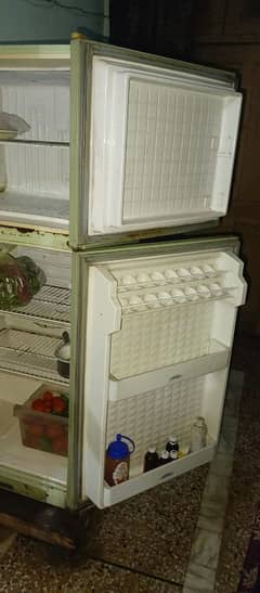 Dawlance fridge medium size in best working condition for sale