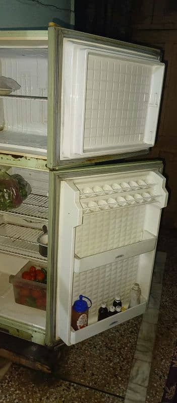 Dawlance fridge medium size in best working condition for sale 0