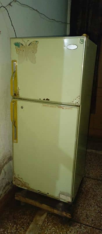 Dawlance fridge medium size in best working condition for sale 2