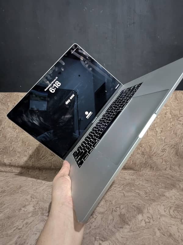 MacBook (2018 Model) 6