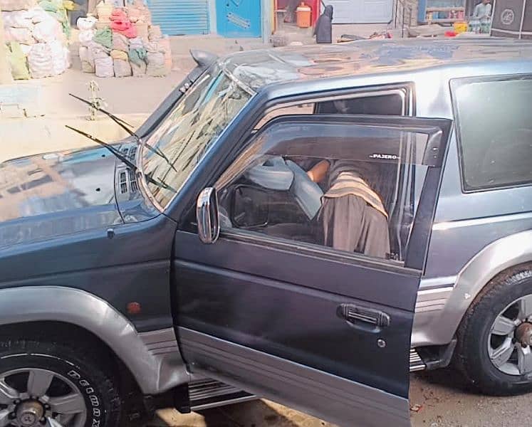 Mitsubishi Pajero 1992 3 door 2