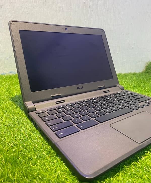 Dell Chromebook 11 -3120 P22T 4 gb ram gb ssd with charger 4