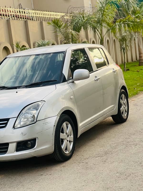 The Suzuki swift . 12dlx. . 3065060140. wtsap nbr 0