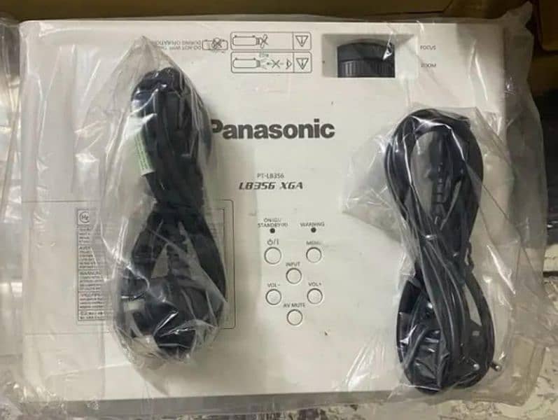 brand new projector Panasonic pt-LB356 1