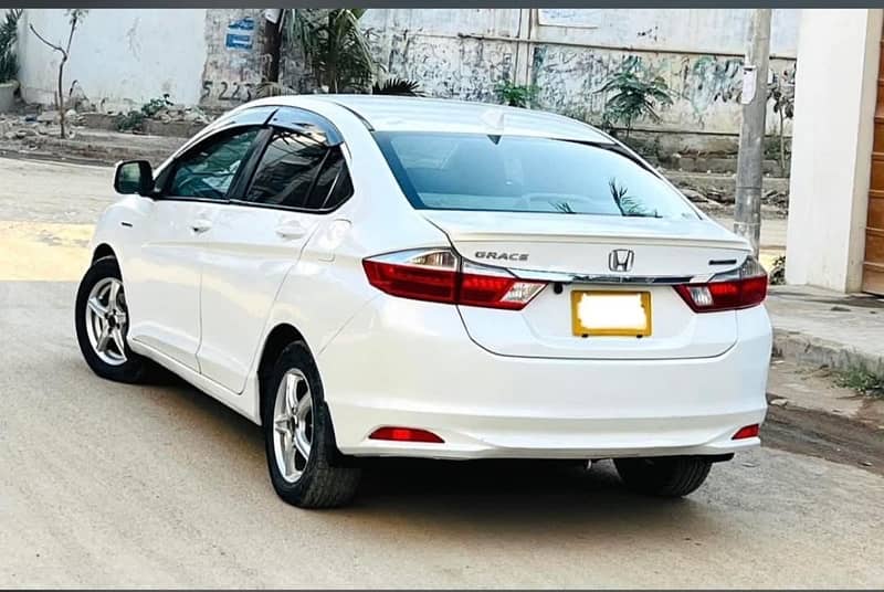 Honda Grace Hybrid 2015 4