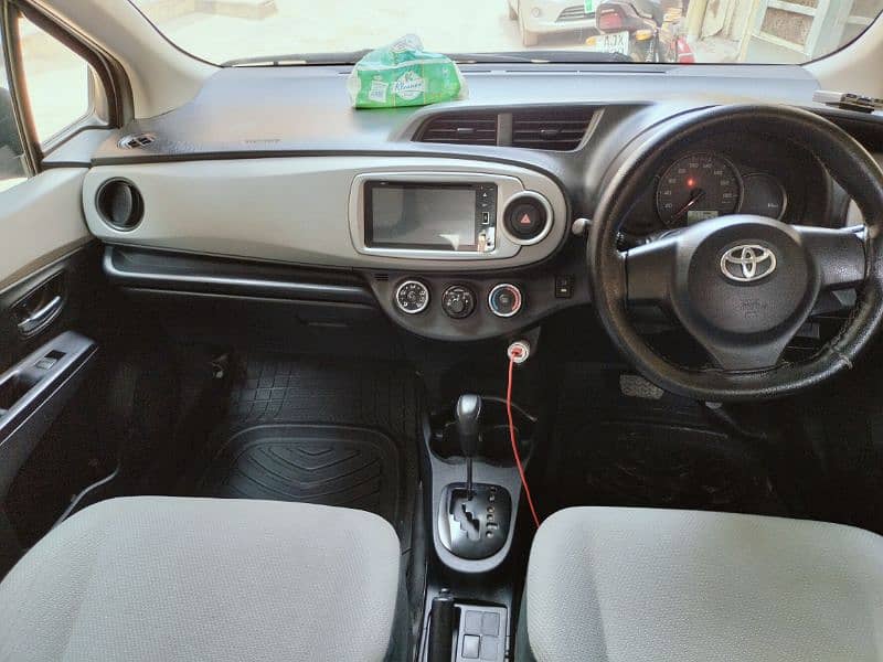 Toyota Vitz 2013 8