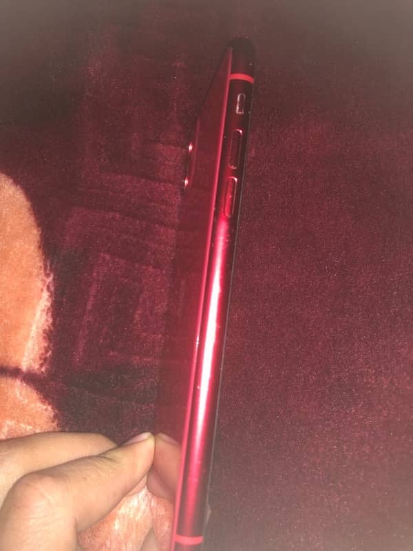 IPHONE 11 RED 64 GB NoN PTA 5