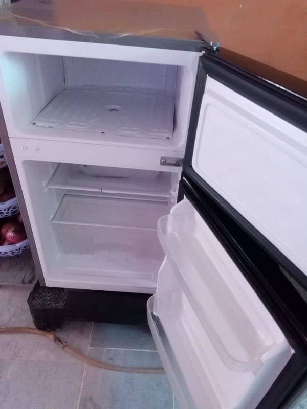 Refrigerator 4