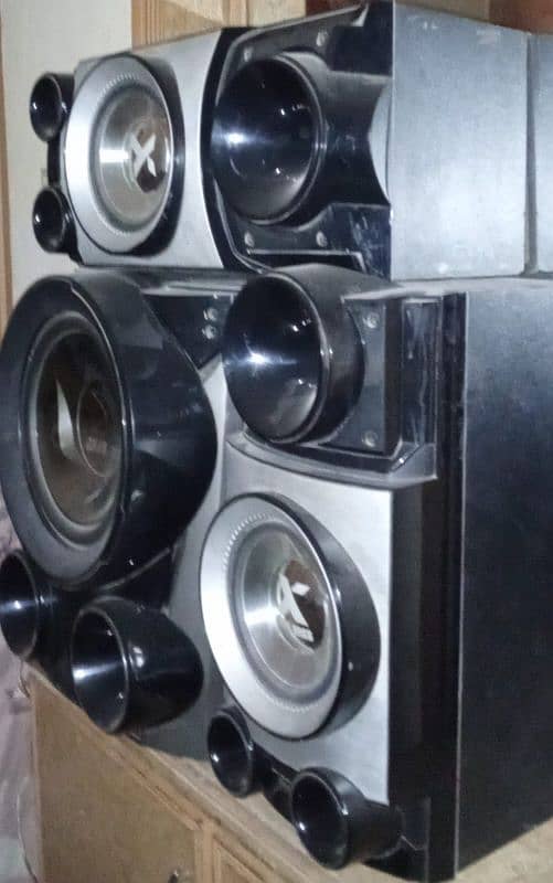 Matel Bass LG Room speakers sound quality outstanding condition 10/10 2