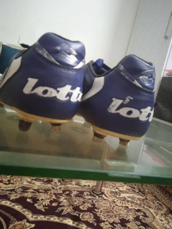 toe football shoes 2