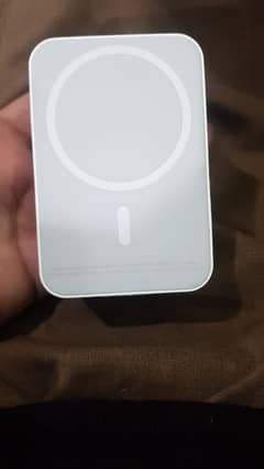 iPhone wireless charger power bank 5000 mAh