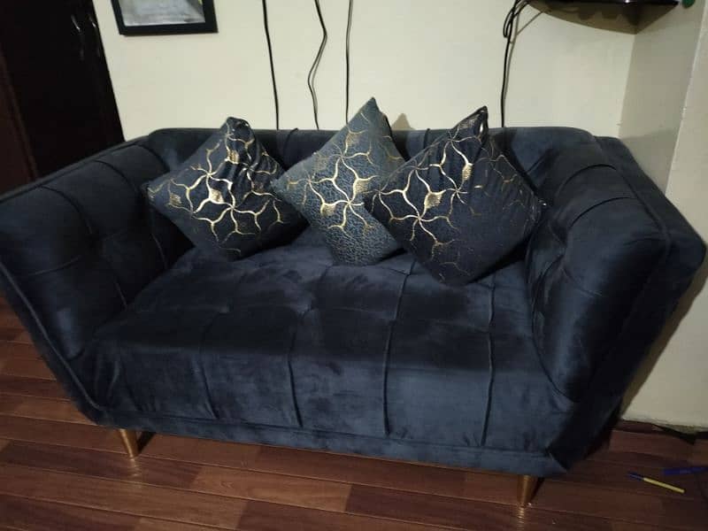 6 seater velvet sofa with center table 0