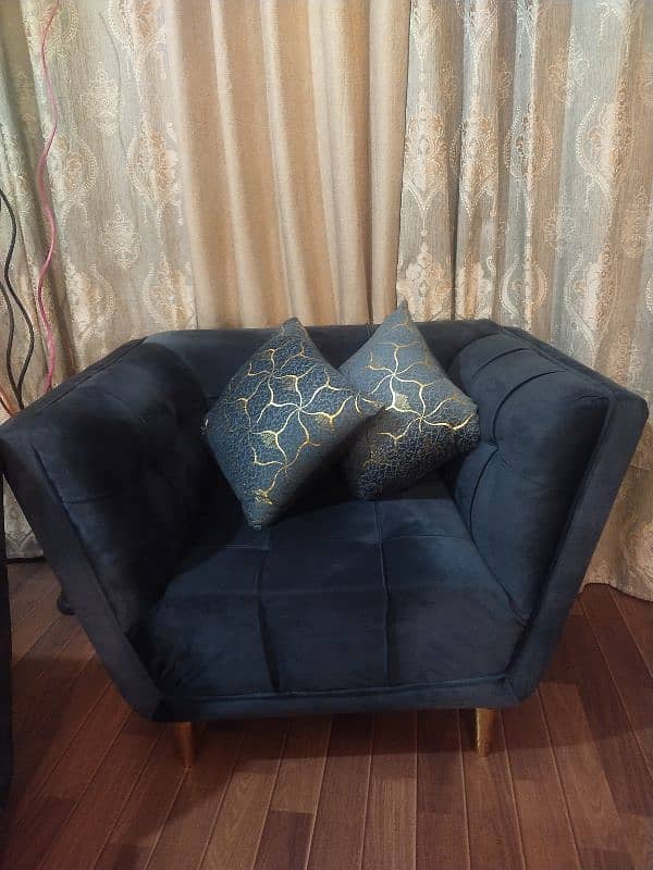 6 seater velvet sofa with center table 4