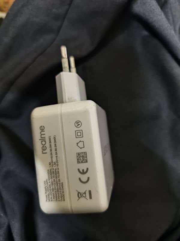 Realme 65W charger 1