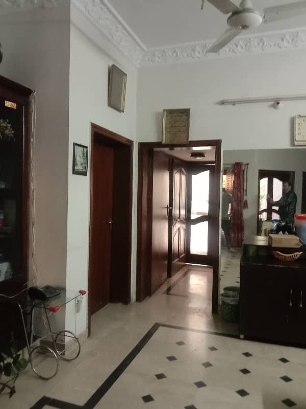 Beautiful Corner 2-Unit House In Gulistan Colony 6