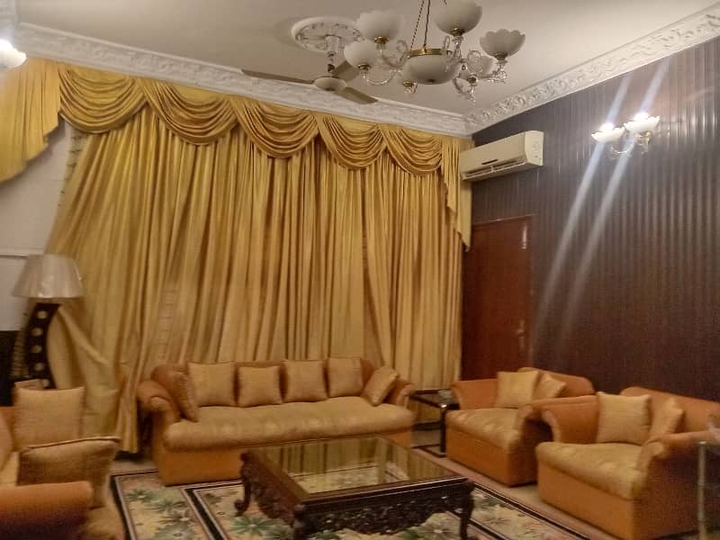 Beautiful Corner 2-Unit House In Gulistan Colony 10