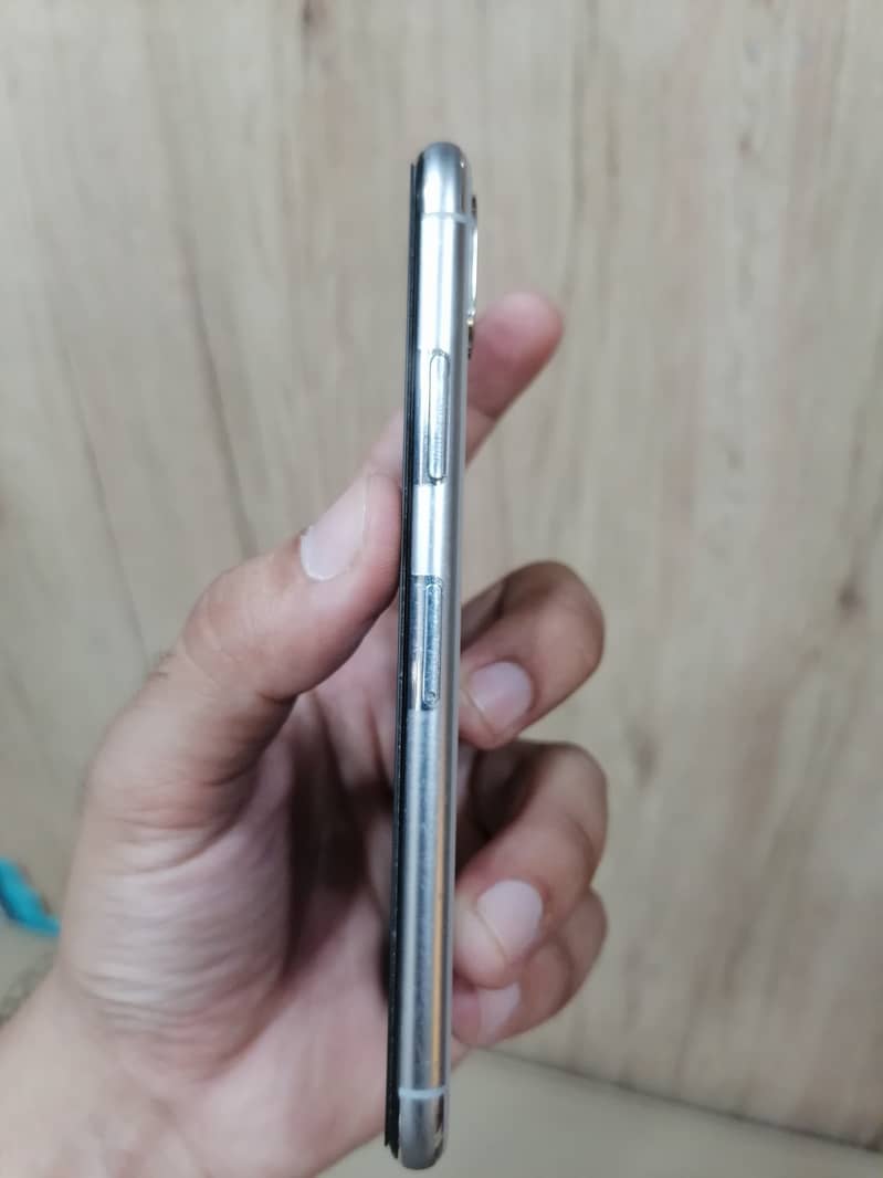 Apple iPhone X 6