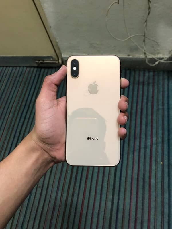 iPhone XS pta proved 256gb golden colour 1