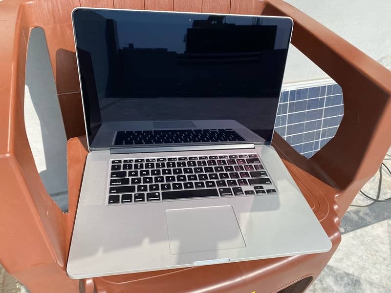 Apple MacBook Pro 15, RAM 16 GB, Storage 256 GB SSD, 15 inches 1