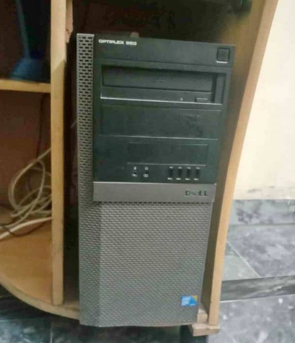 Dell quad core PC 800 GB hard drive 4GB ram 305 watts power supply 1