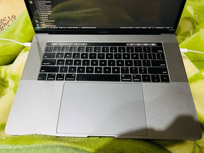 Macbook pro 2019 i9 32gb 512gb 6gb graphics card 0