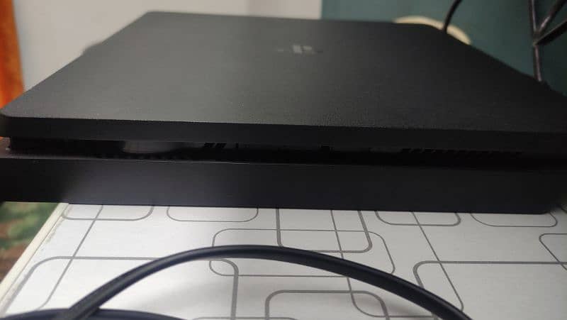 selling a PS4- Hardly used! 1