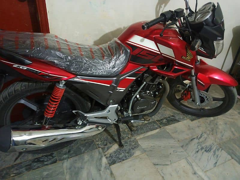 Honda Cb150F. 10/10. like brand new. 1