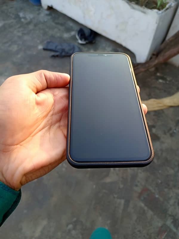 iPhone 11 Pro Max non pta glitch sim working 10/8 condition 5