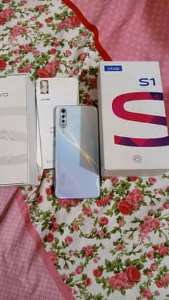 vivo S1 4/128 with box