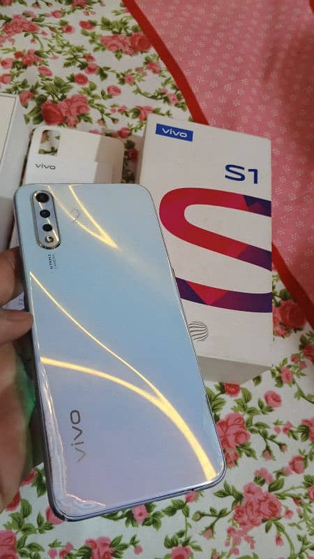 vivo S1 4/128 with box 10