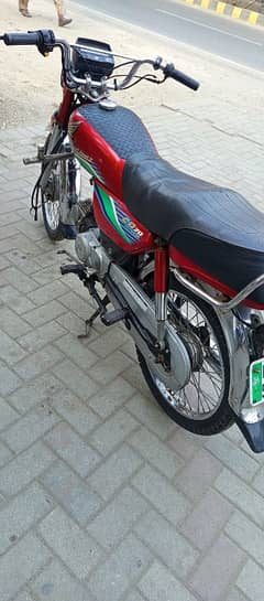 Red honda CD70