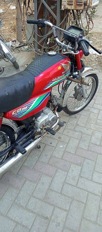 Red honda CD70 1