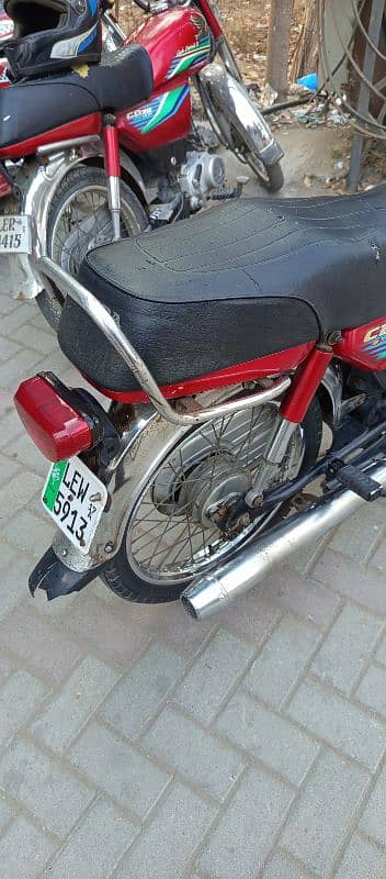 Red honda CD70 2