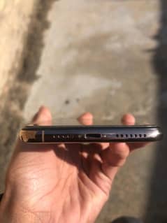 XS MAX NON FACTORY UNLOCK