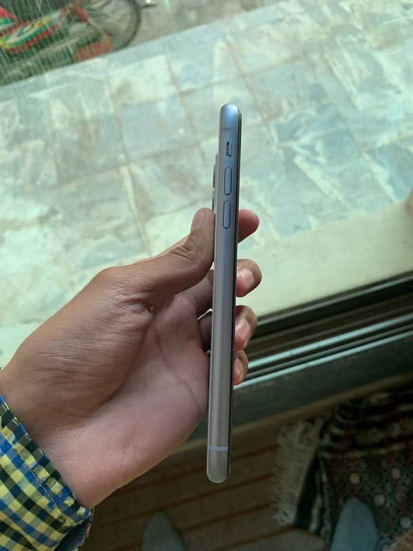 iphone 11 Non PTA 3