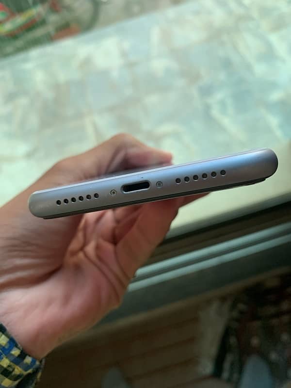 iphone 11 Non PTA 4