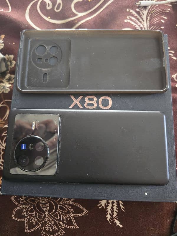 Vivo X80 / 12 GB 256GB / Dual Sim / Complete Box / Mint Condition 1