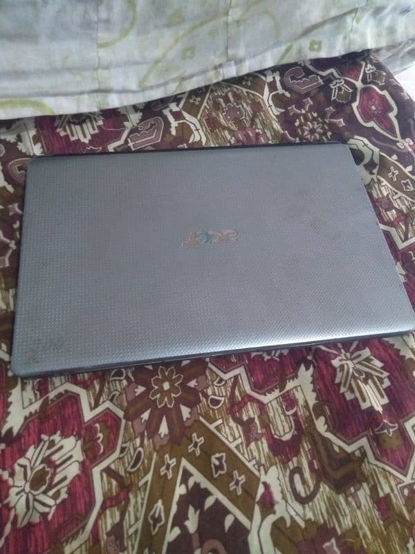 Acer laptop i3 2d genration 3gb ram hard 512gb 1