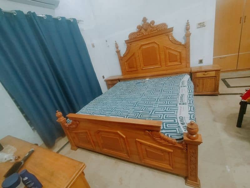 Stylish Bed set for sell just like new 0