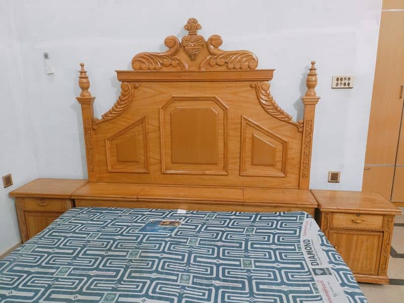 Stylish Bed set for sell just like new 6