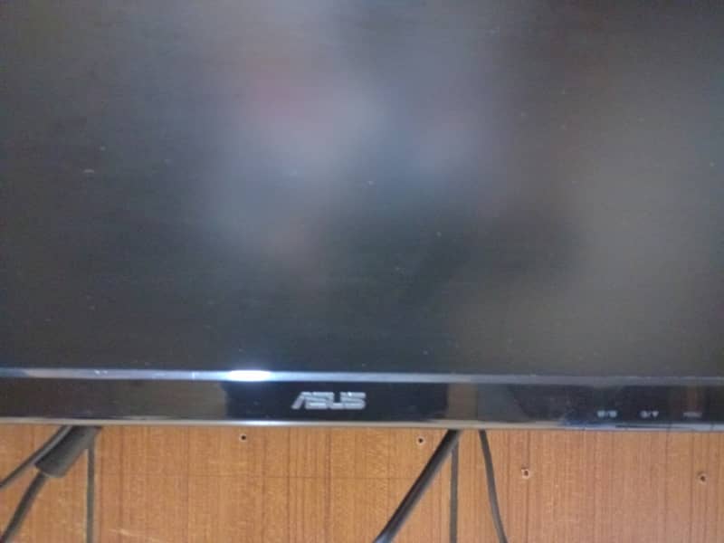 ASUS LED in Good Condition Available for Sale 4