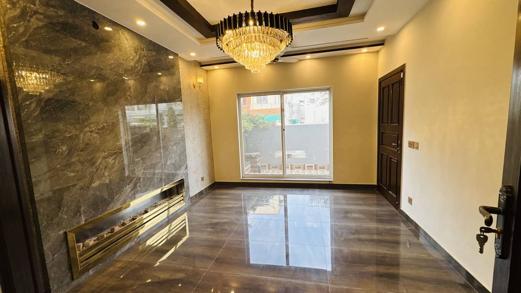 10 Marla Brand New House For Sale in Bahria Town Lahore 3