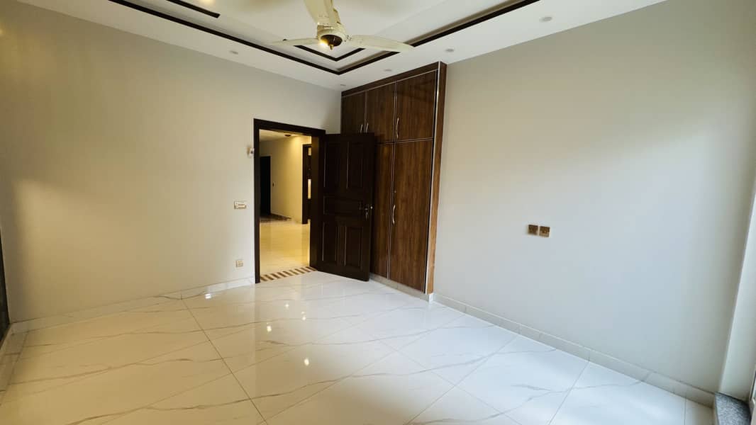 10 Marla Brand New House For Sale in Bahria Town Lahore 5