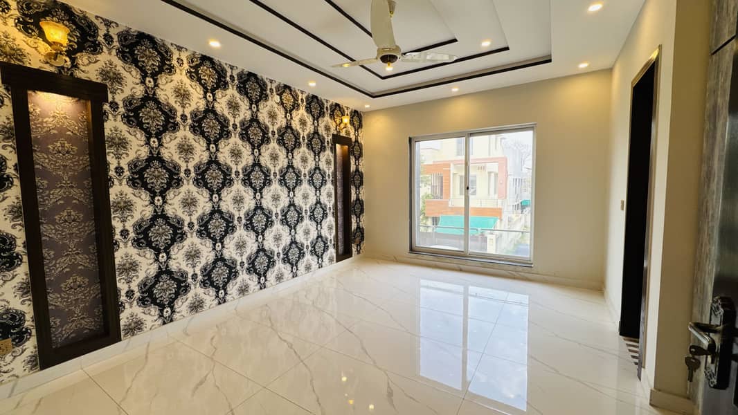 10 Marla Brand New House For Sale in Bahria Town Lahore 12