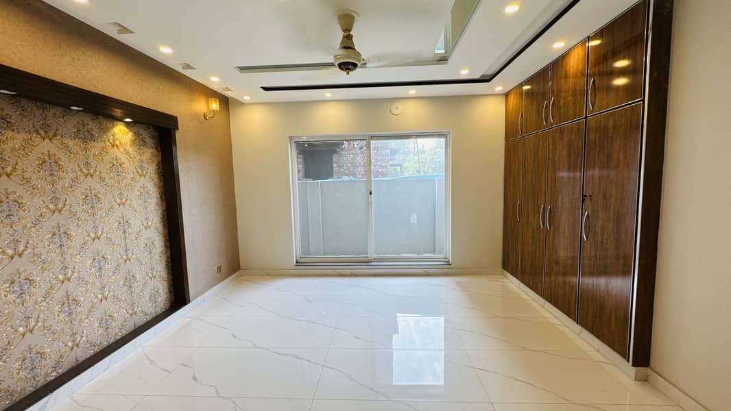 10 Marla Brand New House For Sale in Bahria Town Lahore 14