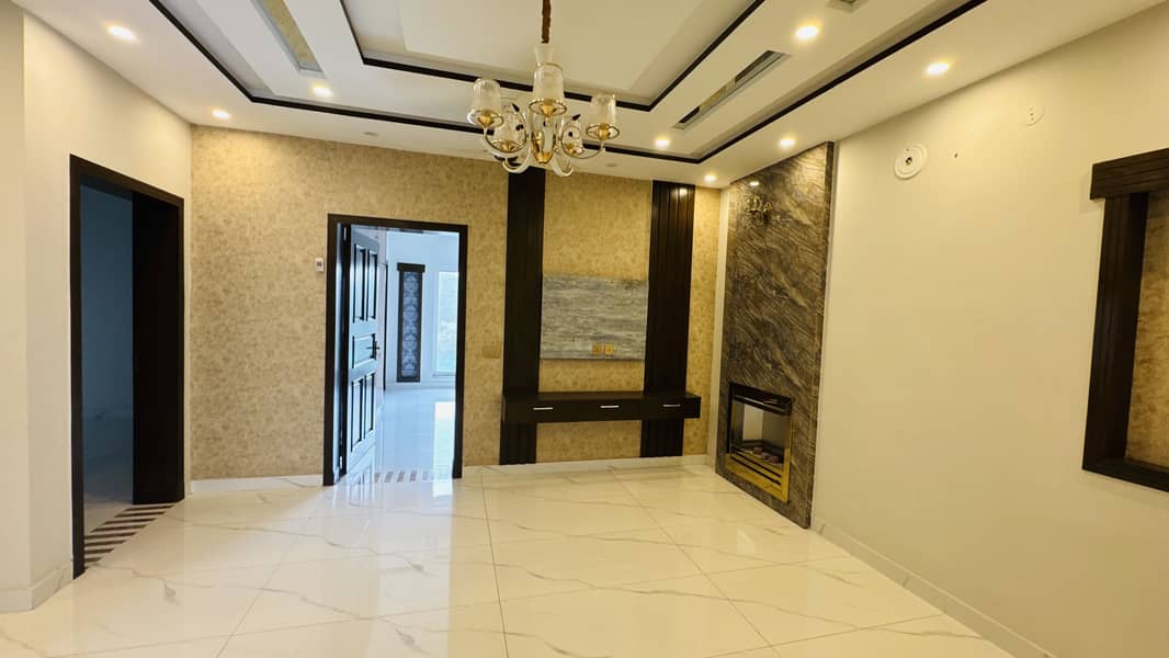 10 Marla Brand New House For Sale in Bahria Town Lahore 16