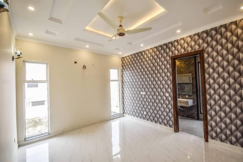 5 Marla House Available In Main Boulevard DHA Defence For rent 1